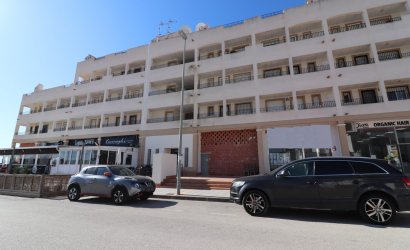 Resale - Commercial -
Los Montesinos - Laguna Green