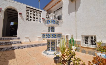 Resale - Villa -
Orihuela Costa - Villamartín