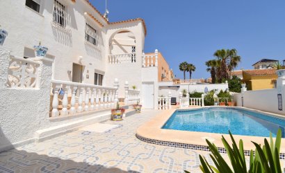 Resale - Villa -
Orihuela Costa - Villamartín