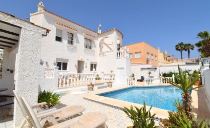 Resale - Villa -
Orihuela Costa - Villamartín