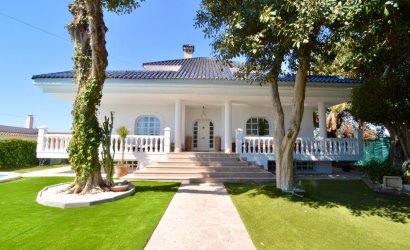 Resale - Villa -
Torrevieja - Torreta