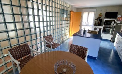 Herverkoop - Herenhuis -
Sax