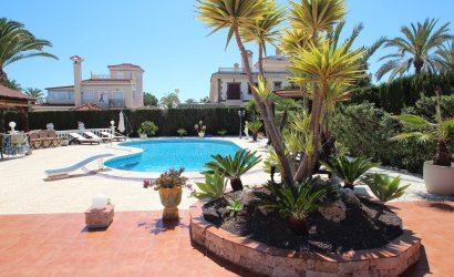 Herverkoop - Villa -
Torrevieja - Punta Prima