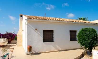 Resale - Villa -
Guardamar del Segura - El Raso