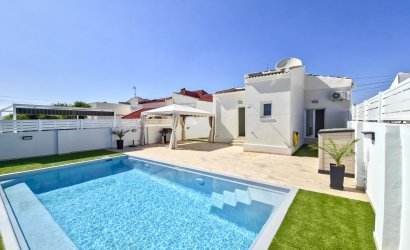 Resale - Villa -
Torrevieja - La Siesta