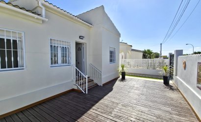 Resale - Villa -
Torrevieja - La Siesta