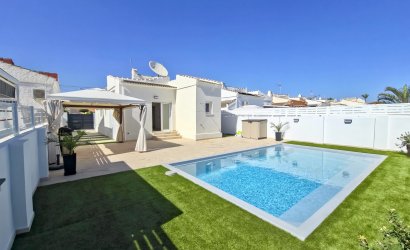 Resale - Villa -
Torrevieja - La Siesta