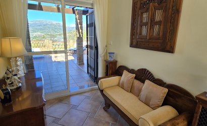 Revente - Villa -
Vinuela - Inland