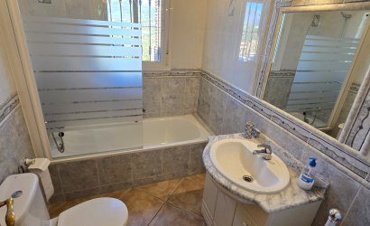 Revente - Villa -
Vinuela - Inland