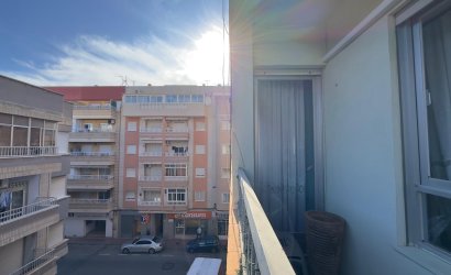 Revente - Apartment -
Torrevieja - Centro