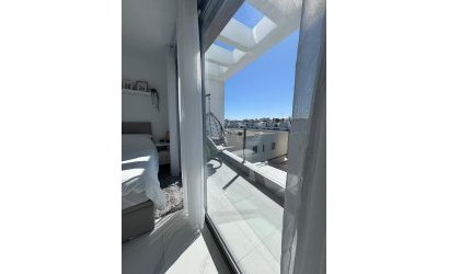 Resale - Villa -
Villamartin - Costa Blanca