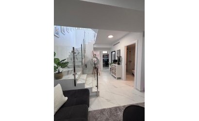 Resale - Villa -
Villamartin - Costa Blanca