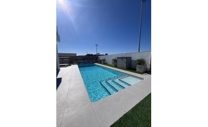 Resale - Villa -
Villamartin - Costa Blanca