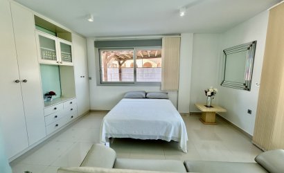 Reventa - Villa -
Villamartin - Costa Blanca