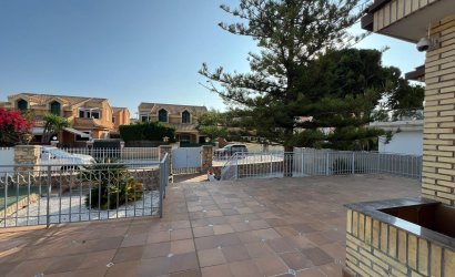 Herverkoop - Villa -
Orihuela Costa - Campoamor