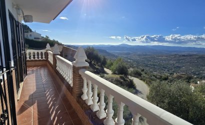 Resale - Villa -
Alcaucín - Inland