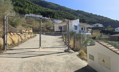 Resale - Villa -
Alcaucín - Inland