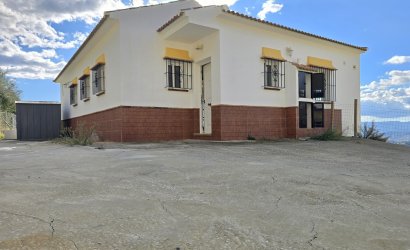 Resale - Villa -
Alcaucín - Inland
