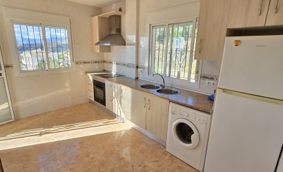 Resale - Villa -
Alcaucín - Inland