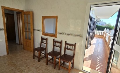 Resale - Villa -
Alcaucín - Inland