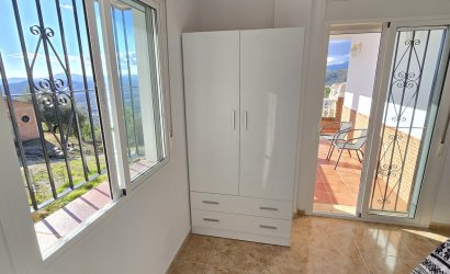 Resale - Villa -
Alcaucín - Inland