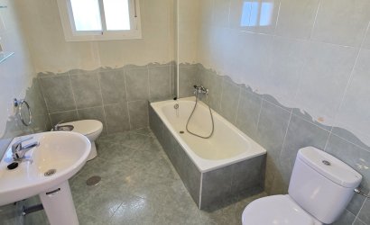 Resale - Villa -
Alcaucín - Inland