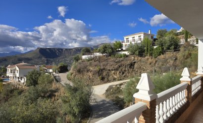 Resale - Villa -
Alcaucín - Inland