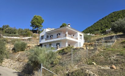 Resale - Villa -
Alcaucín - Inland