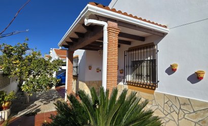 Reventa - Villa -
Vinuela - Inland