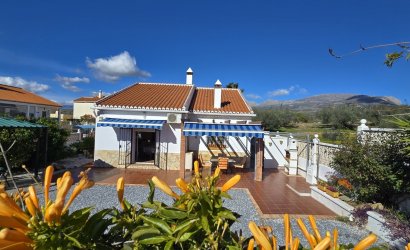 Reventa - Villa -
Vinuela - Inland