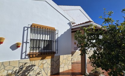 Reventa - Villa -
Vinuela - Inland