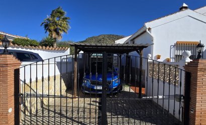 Reventa - Villa -
Vinuela - Inland