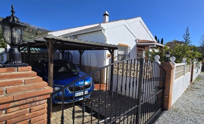 Reventa - Villa -
Vinuela - Inland