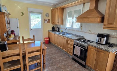 Reventa - Villa -
Vinuela - Inland