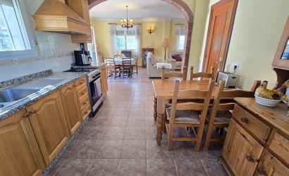 Reventa - Villa -
Vinuela - Inland