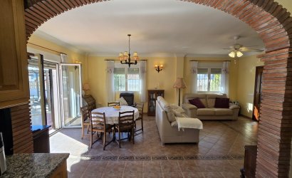 Reventa - Villa -
Vinuela - Inland