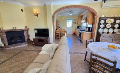 Reventa - Villa -
Vinuela - Inland