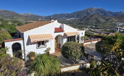 Reventa - Villa -
Vinuela - Inland