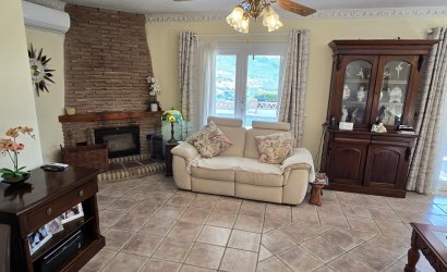 Reventa - Villa -
Vinuela - Inland