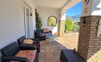 Reventa - Villa -
Vinuela - Inland