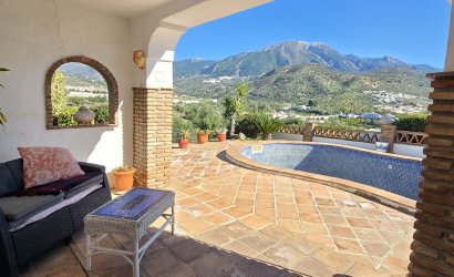 Reventa - Villa -
Vinuela - Inland