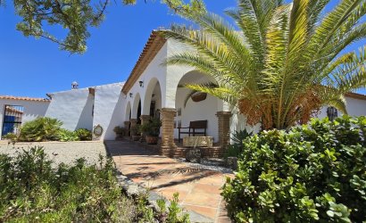 Herverkoop - Villa -
Vinuela - Inland