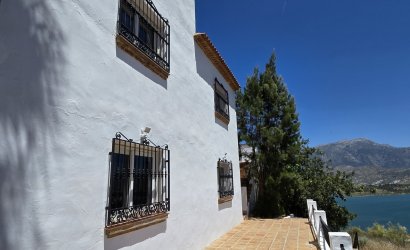 Herverkoop - Villa -
Vinuela - Inland