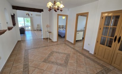 Herverkoop - Villa -
Vinuela - Inland