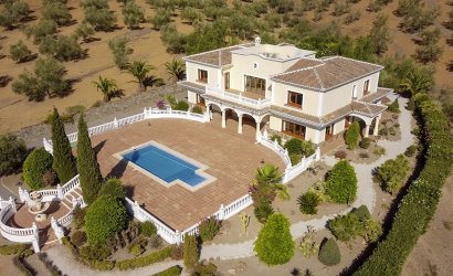 Herverkoop - Villa -
Vinuela - Inland