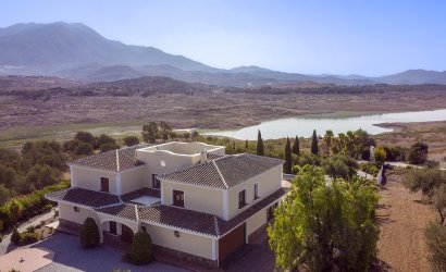 Herverkoop - Villa -
Vinuela - Inland