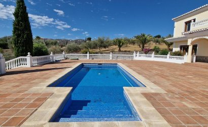 Herverkoop - Villa -
Vinuela - Inland