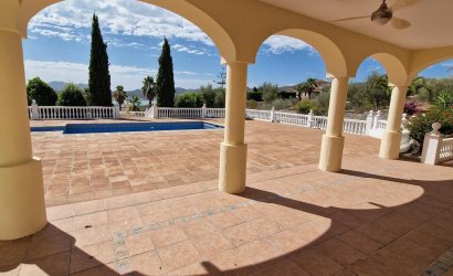 Herverkoop - Villa -
Vinuela - Inland