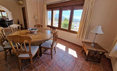 Herverkoop - Villa -
Vinuela - Inland