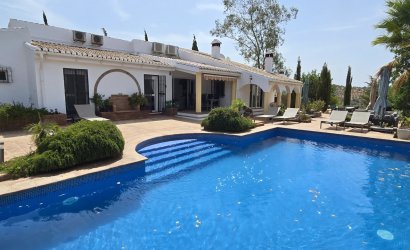 Reventa - Villa -
Vinuela - Inland